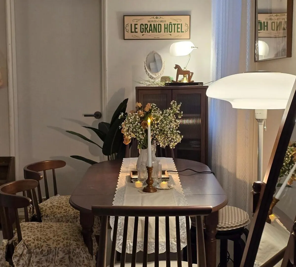 Samgakji Station 3 Seconds 4 Rooms 10 People 2 Bathrooms Namsan Tower Rooftop Barbecue Attic Seoul Apartment