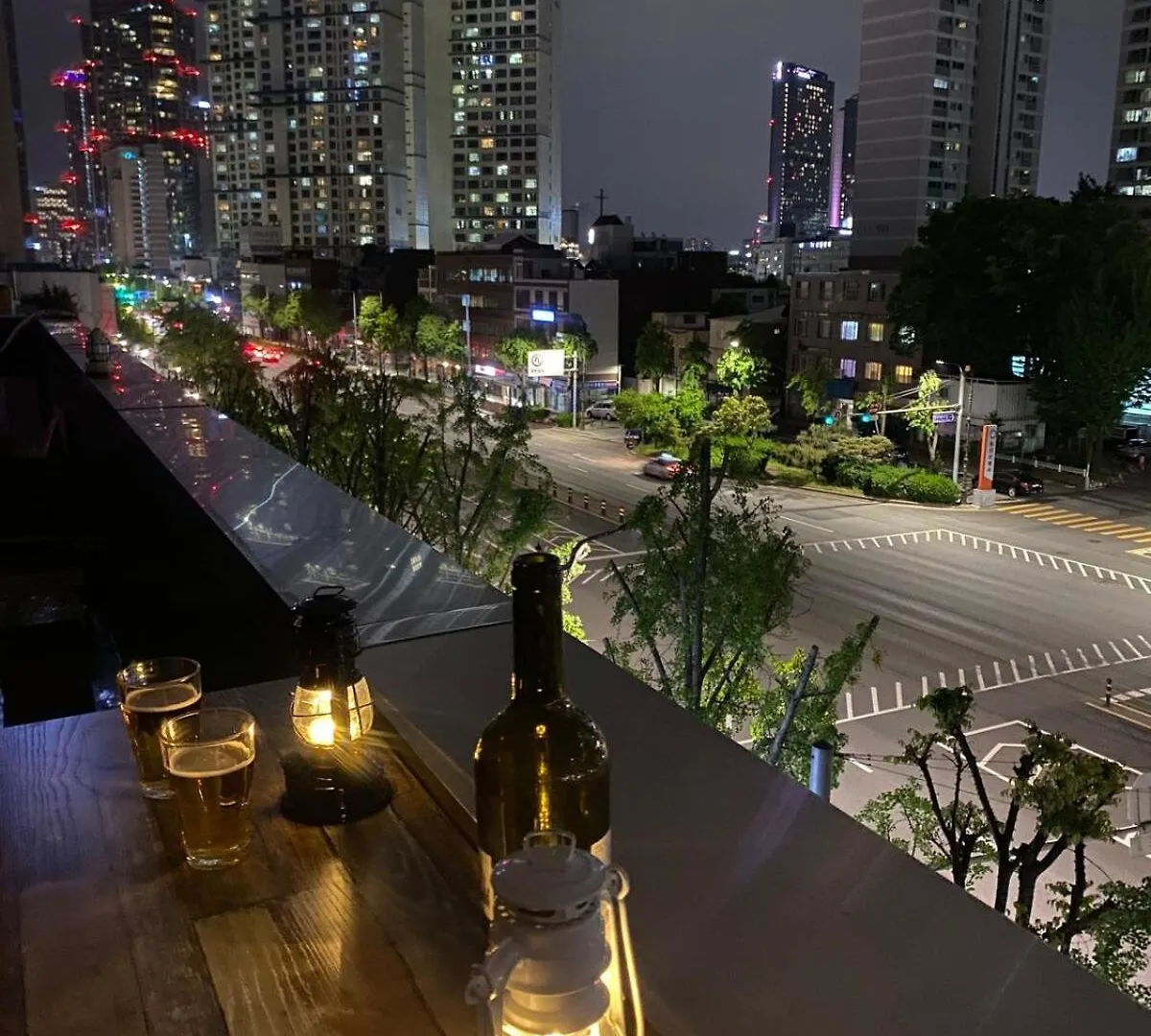 Samgakji Station 3 Seconds 4 Rooms 10 People 2 Bathrooms Namsan Tower Rooftop Barbecue Attic Seoul South Korea