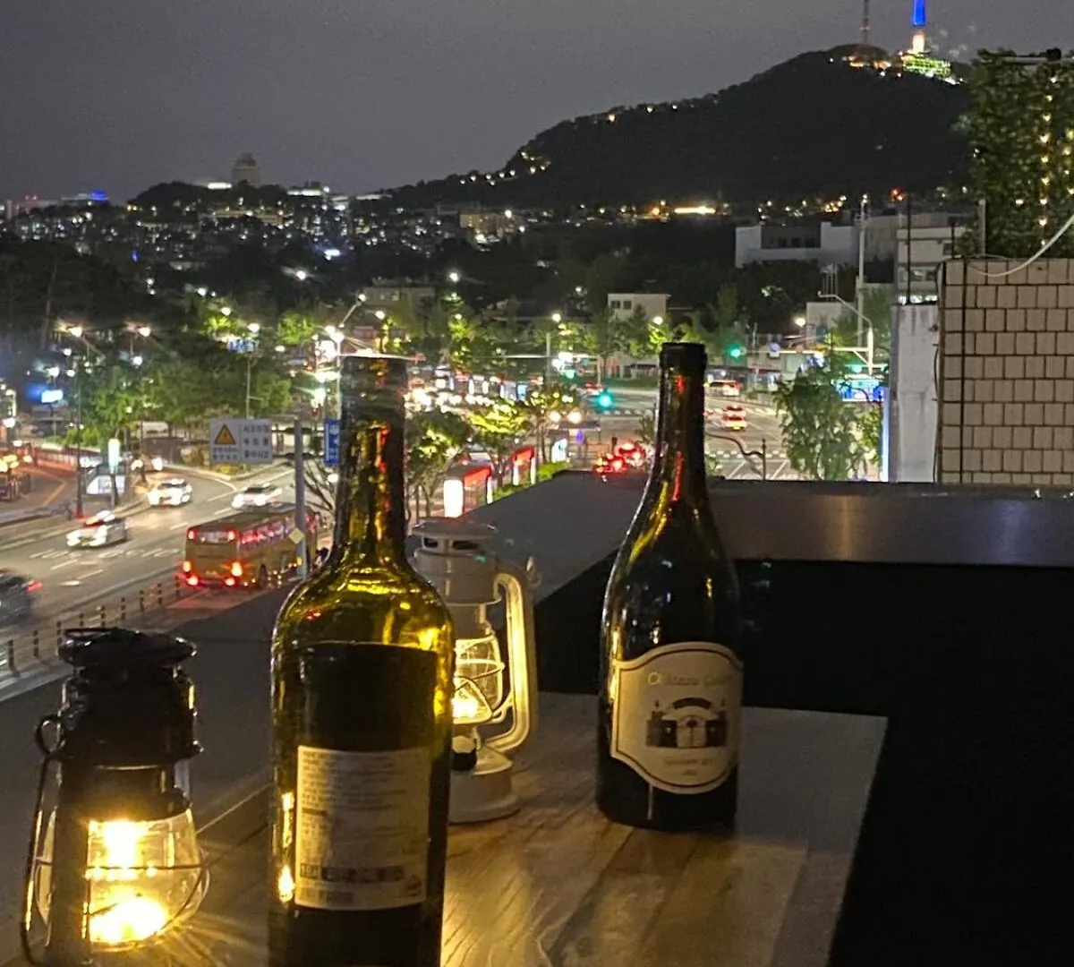 Samgakji Station 3 Seconds 4 Rooms 10 People 2 Bathrooms Namsan Tower Rooftop Barbecue Attic Seoul Apartment