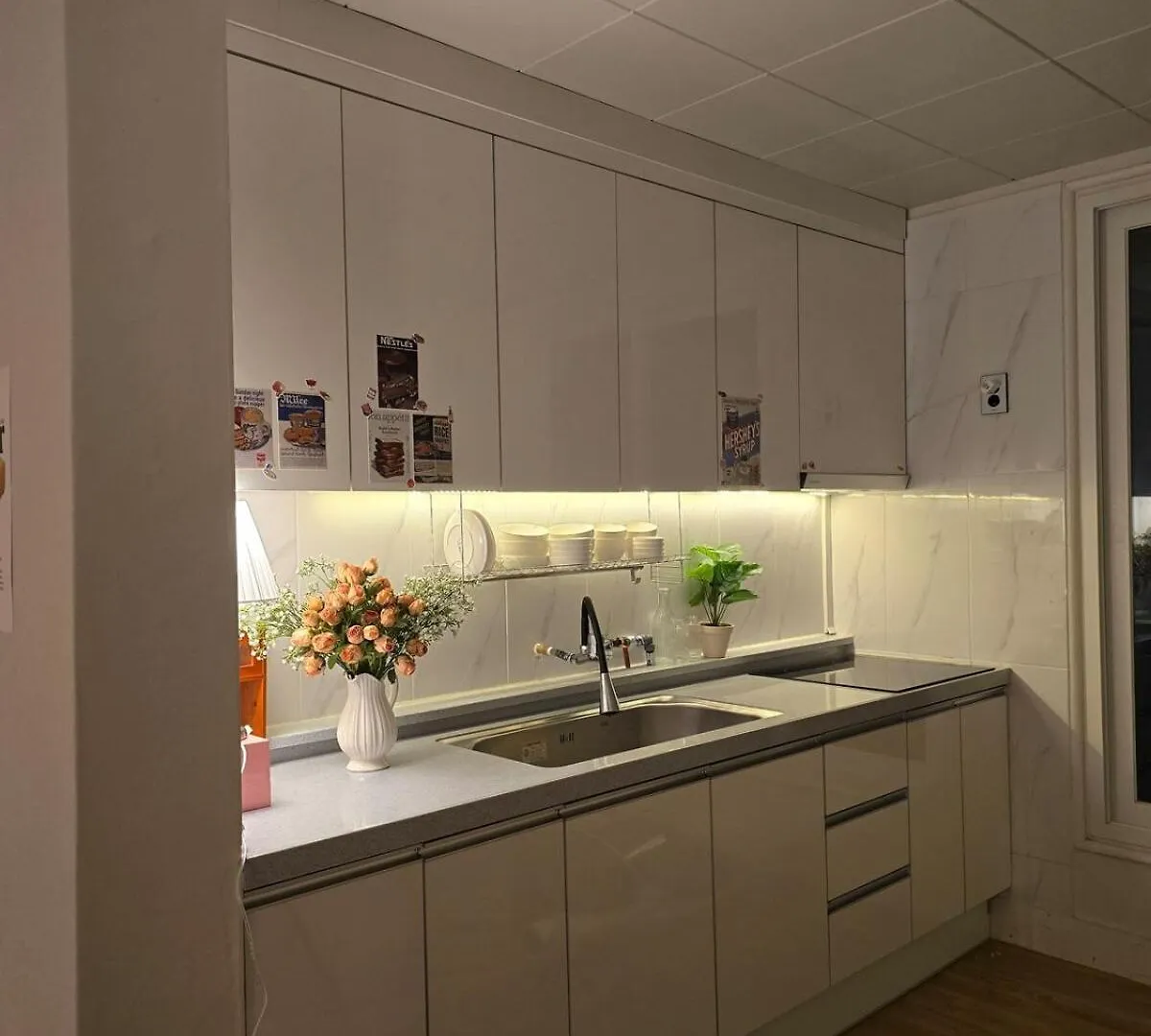 Samgakji Station 3 Seconds 4 Rooms 10 People 2 Bathrooms Namsan Tower Rooftop Barbecue Attic Seoul 0*,  South Korea