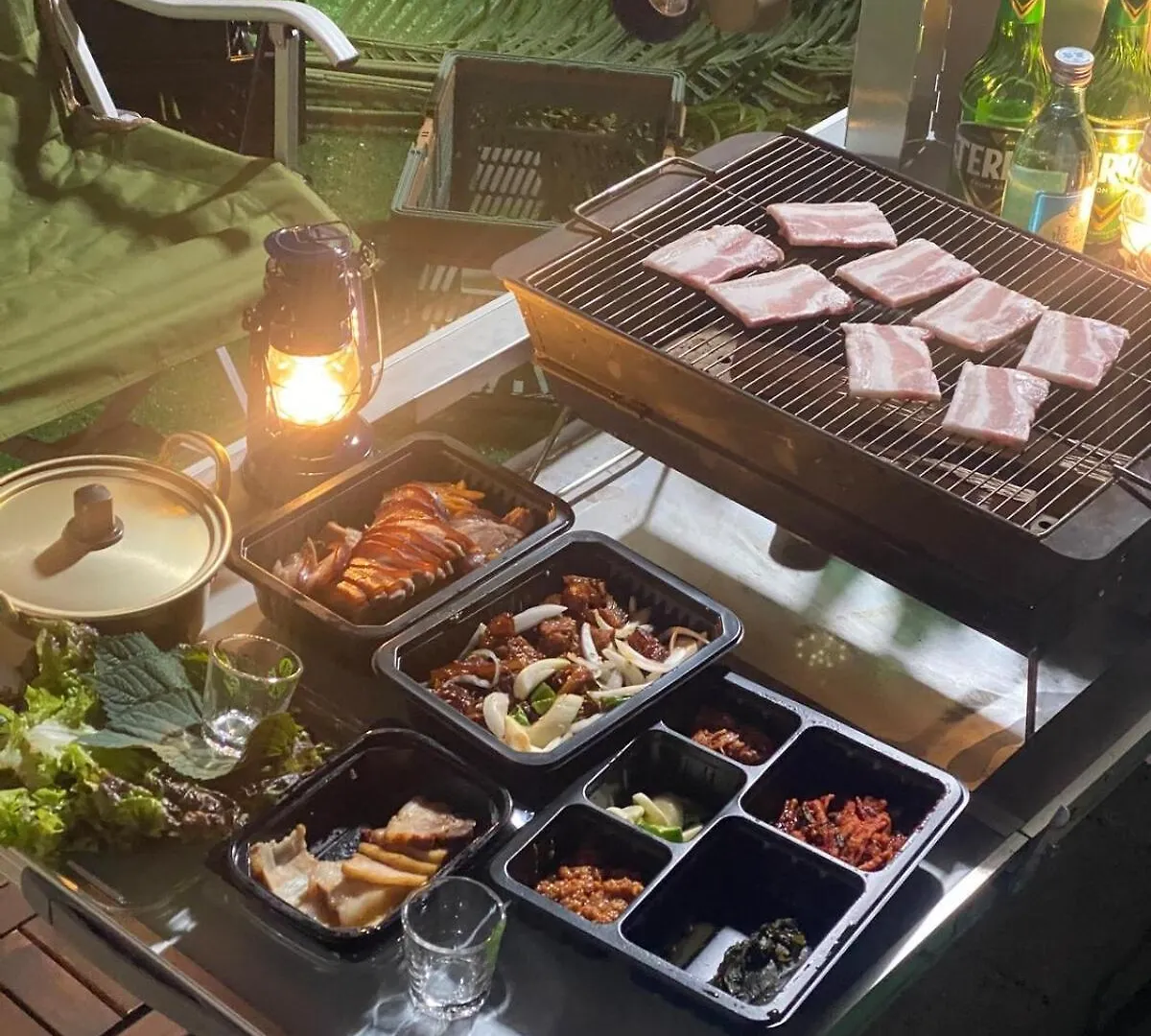 Samgakji Station 3 Seconds 4 Rooms 10 People 2 Bathrooms Namsan Tower Rooftop Barbecue Attic Seoul Apartment