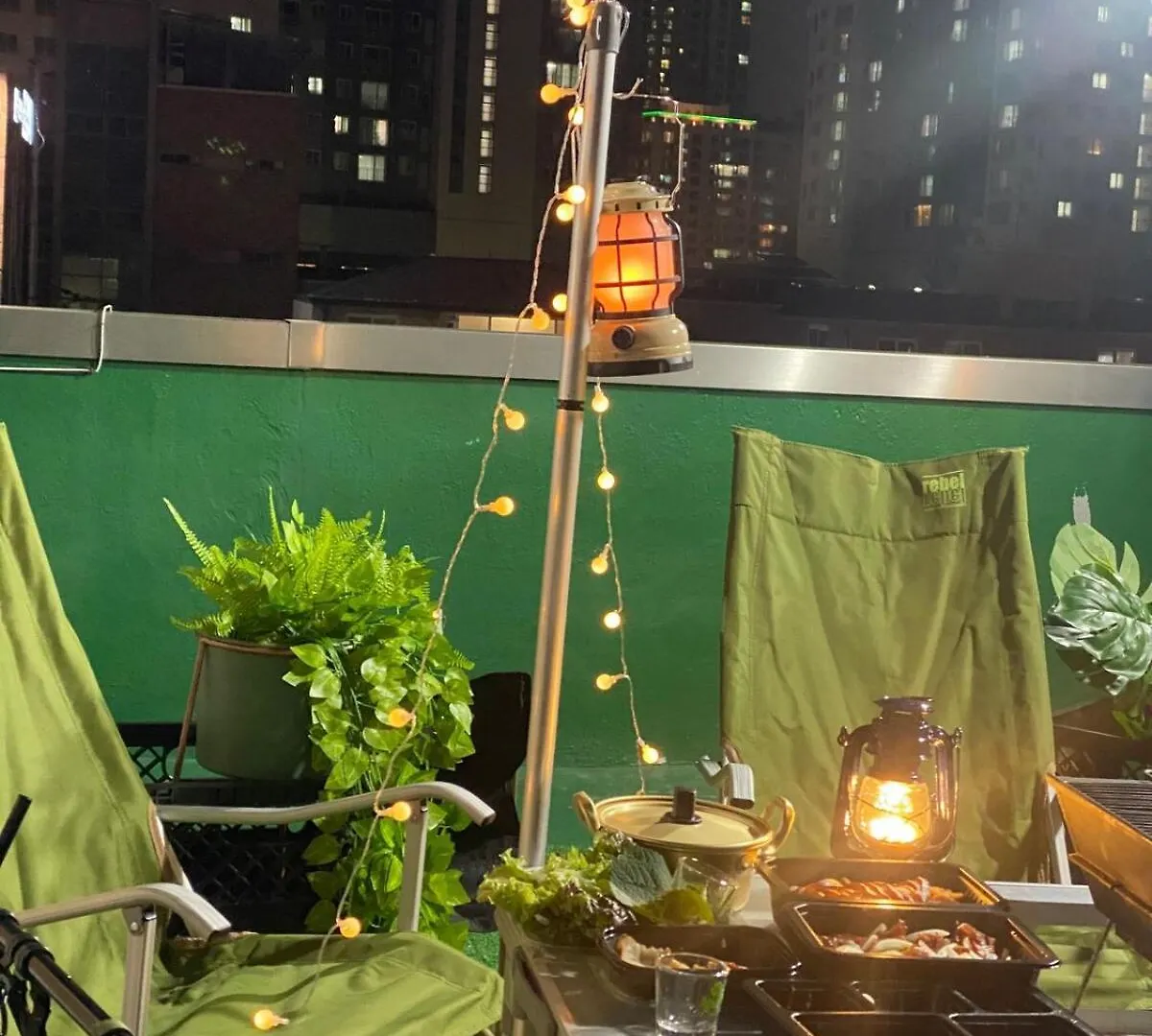 סיאול Samgakji Station 3 Seconds 4 Rooms 10 People 2 Bathrooms Namsan Tower Rooftop Barbecue Attic דירה